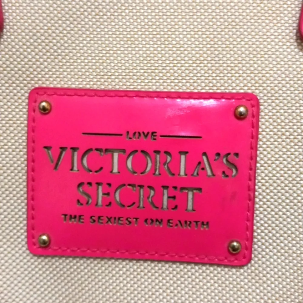 Victory Secret Bombshell Canvas, Very Clean